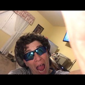 Meet your Posher, Lori